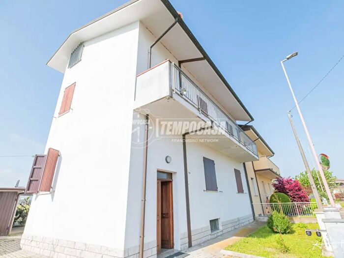 Casa con 6 locali in vendita in Via Rio San Mauro, Cesena