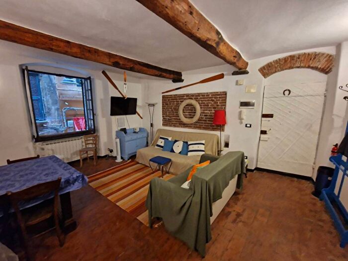 Appartamento trilocale in affitto in Via Macelli di Soziglia, Caricamento, Genova
