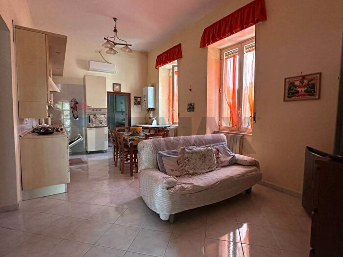 Appartamento trilocale in affitto in Via Garibaldi, Monte di Procida