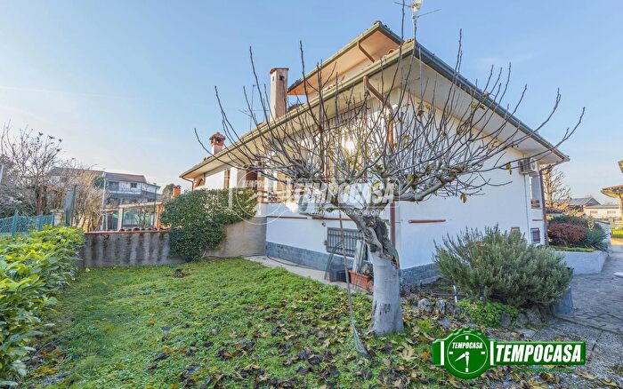 Casa trilocale in vendita in Via Aldo Moro Bettola, Calvignasco