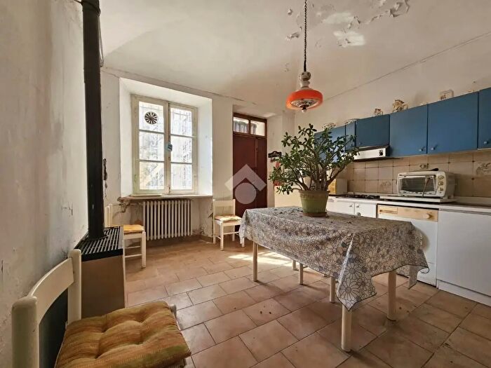 Casa con 6 locali in vendita in Via IV Novembre, Strevi