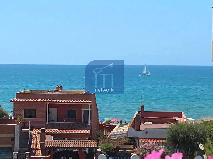 Appartamento trilocale in vendita in Lungomare delle Sirene, Pomezia