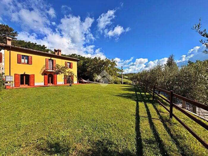 Casa con 8 locali in vendita in Via Campodiegoli, Fabriano