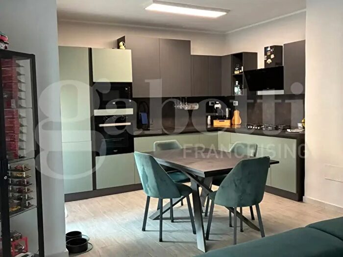 Appartamento quadrilocale in vendita in Piazza Sandro Pertini, Taranto