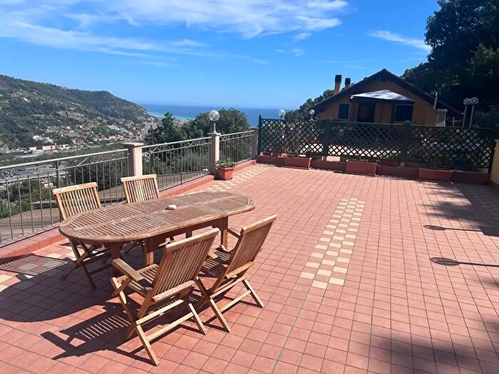 Casa trilocale in vendita in Via Sant'Anna, Ventimiglia