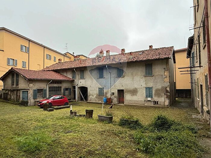Casa con 20 locali in vendita in Via Sirtori, Monticello Brianza
