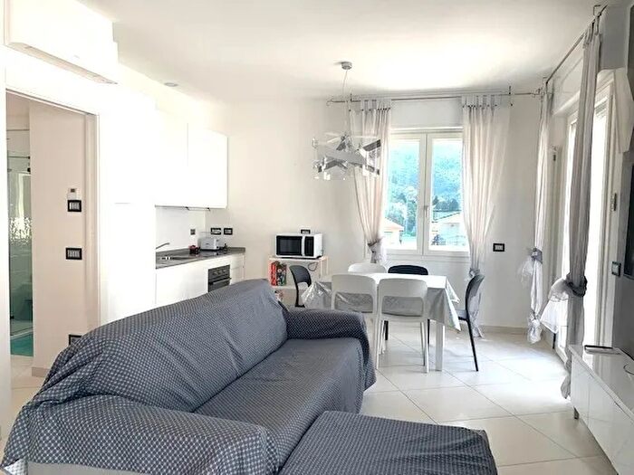 Appartamento con 5 locali in affitto in Corso Europa, Alassio