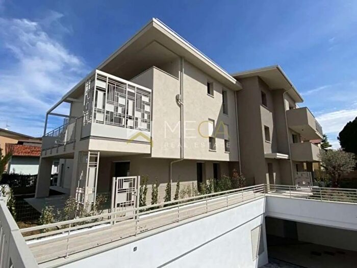 Appartamento trilocale in vendita in Via Celesti, Desenzano Del Garda