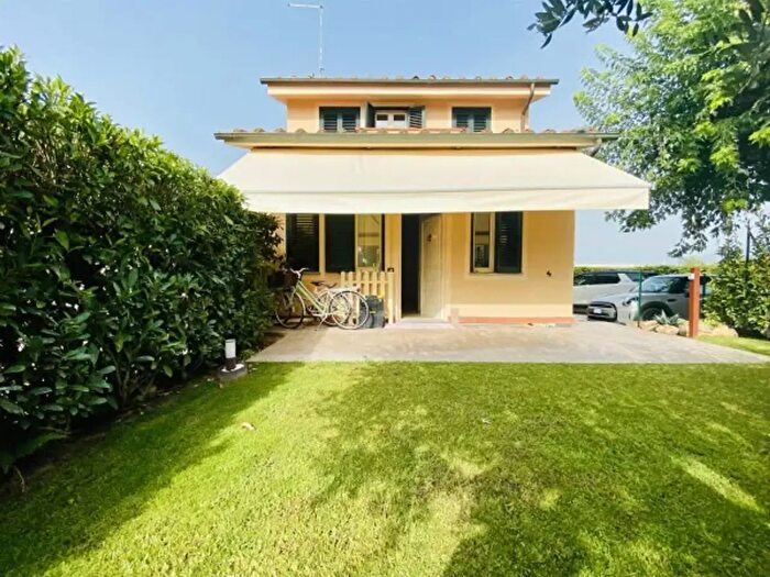 Casa quadrilocale in affitto in Via dei Cecchetti, Lucca