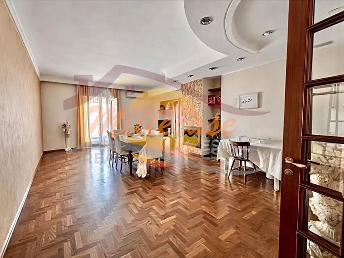 Appartamento con 5 locali in vendita in Via Monte Rosa, Siracusa