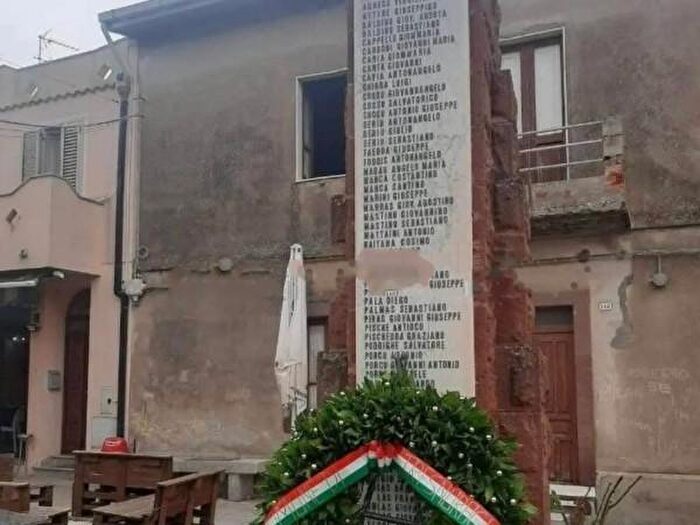 Casa monolocale in vendita in Via Roma, Tresnuraghes