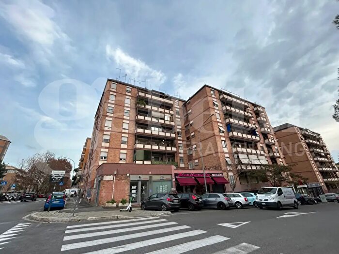 Appartamento trilocale in vendita in Via Domenico Frugiuele, Roma