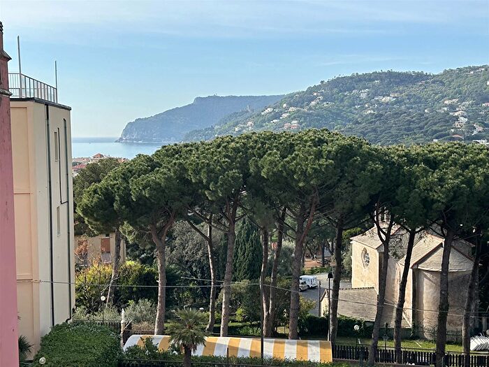 Appartamento trilocale in affitto in Spotorno Savona Sv, Spotorno