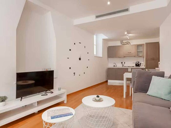 Appartamento bilocale in affitto in Via Felice Venezian, Città Vecchia, Trieste