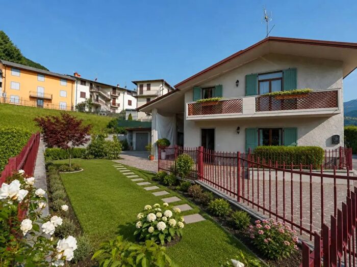 Casa trilocale in vendita in Leopardi, SantOmobono Terme