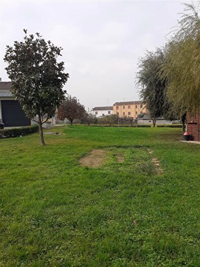 Casa con 5 locali in vendita in Quistello