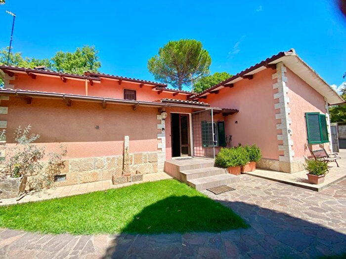 Casa con 7 locali in vendita in Manciano