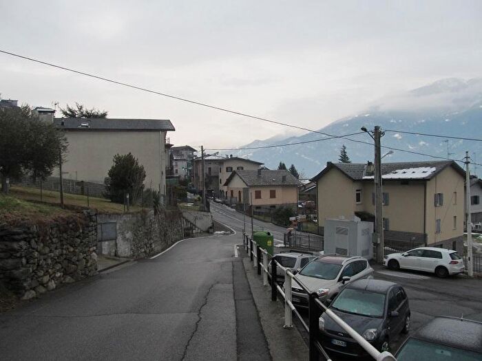 Casa quadrilocale in vendita in Poggiridenti