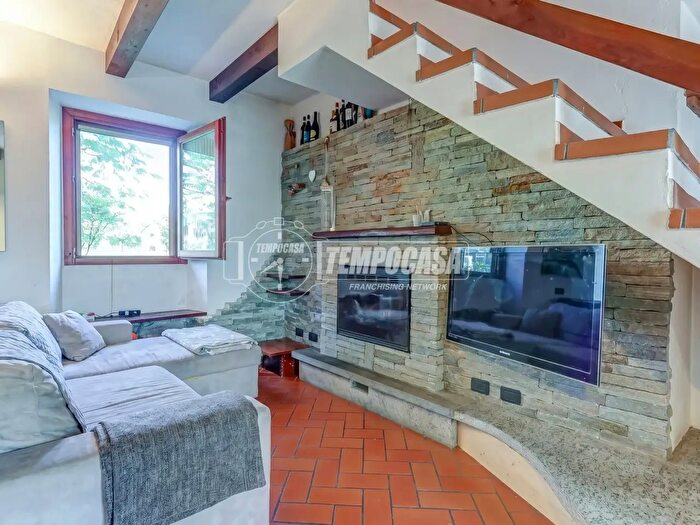 Appartamento trilocale in vendita in Via Santa Cristinetta, Borgomanero