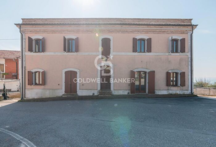 Appartamento quadrilocale in vendita in Piazza Giardini Raffaello Sanzio, Tavoleto
