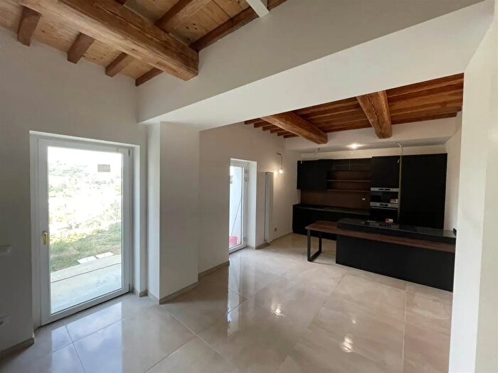 Casa con 5 locali in vendita in Lastra A Signa