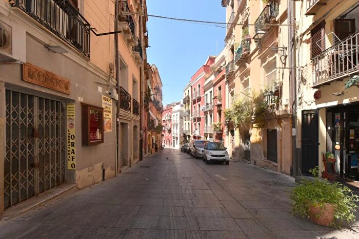 Appartamento trilocale in vendita in Via Barcellona, Cagliari