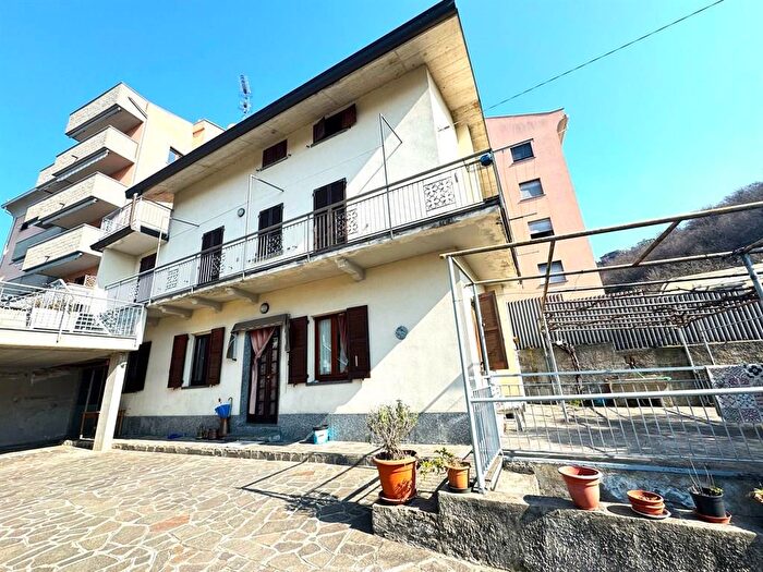 Casa con 6 locali in vendita in Via Mandamentale, Calolziocorte