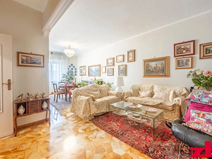 Appartamento con 6 locali in vendita in Via Capraia, Genova