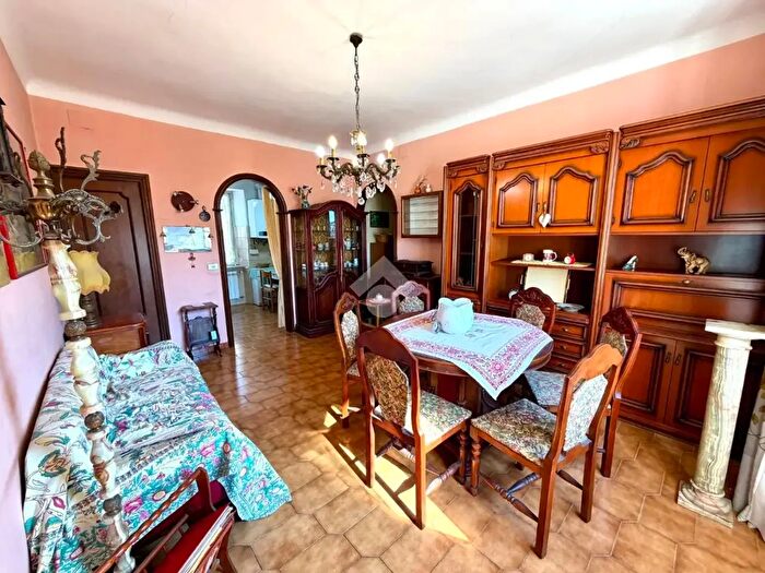 Appartamento trilocale in vendita in Via Celesia, Genova