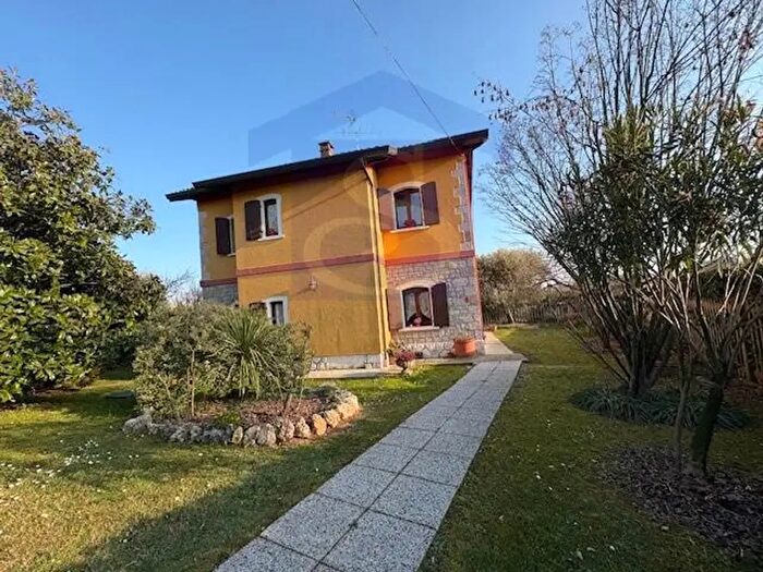 Casa con 7 locali in vendita in Budoia