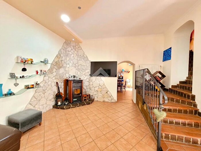 Casa quadrilocale in vendita in Via Portisi, Airola