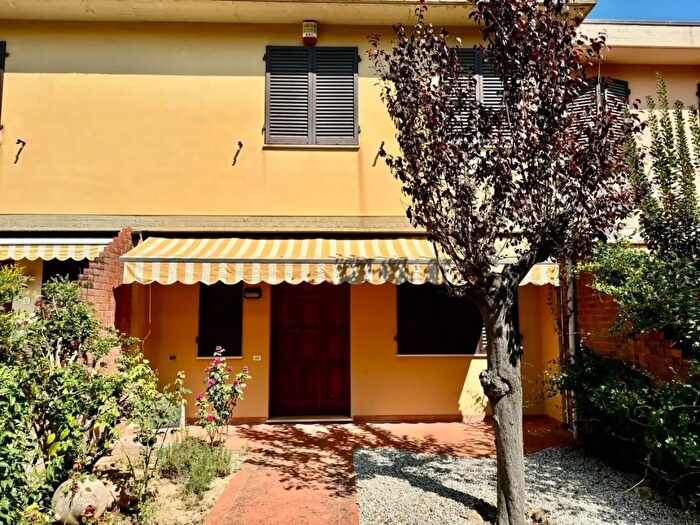 Casa con 6 locali in vendita in Terricciola