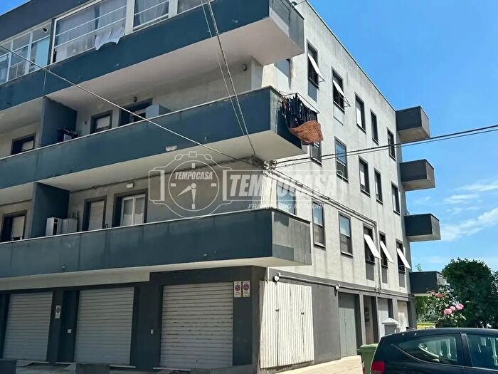 Appartamento trilocale in vendita in Via Grazia Deledda, Montemarciano