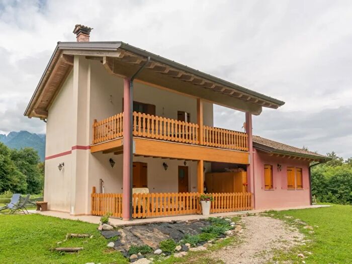 Casa con 7 locali in vendita in Via Ronche, Feltre