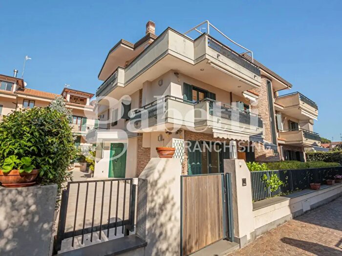 Casa con 7 locali in vendita in Via Eugenio Montale, Mugnano Di Napoli