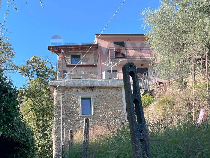 Casa trilocale in vendita in Via S Maria, Massa