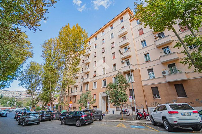 Appartamento quadrilocale in vendita in Via Illiria, Roma