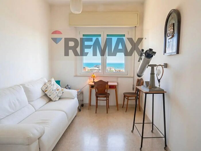 Appartamento trilocale in vendita in Viale Giovanni Pascoli, Cesenatico