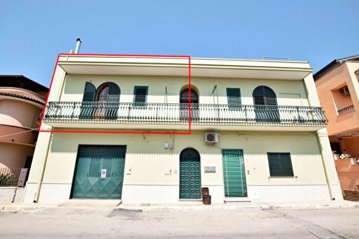 Appartamento con 6 locali in vendita in Oria