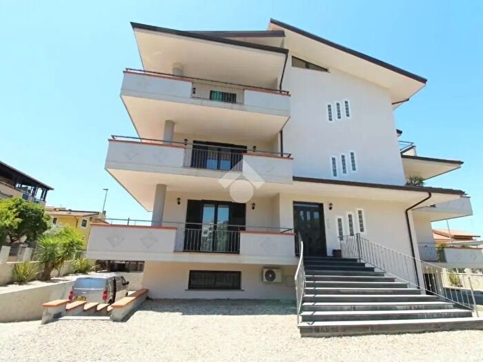 Appartamento trilocale in vendita in Via U Foscolo, Montalto Uffugo