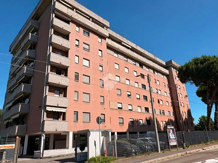 Appartamento trilocale in vendita in Via dei Salici, Gallarate