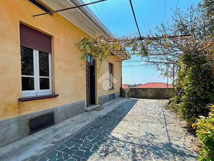 Casa quadrilocale in vendita in Piazza Castello, Bregnano