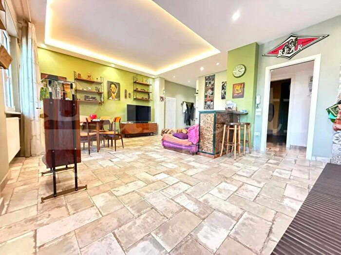 Appartamento trilocale in vendita in Via Ponti Rossi, Napoli