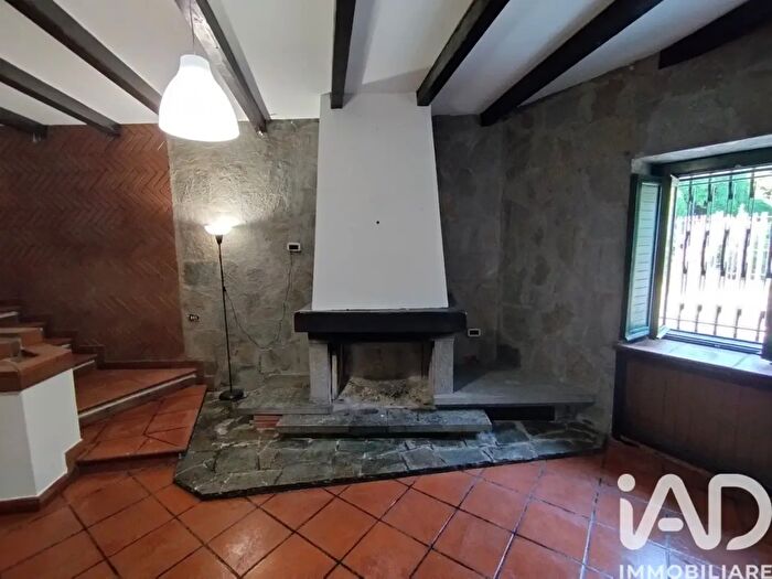 Casa con 10 locali in vendita in Via Matteotti, Monteu Da Po