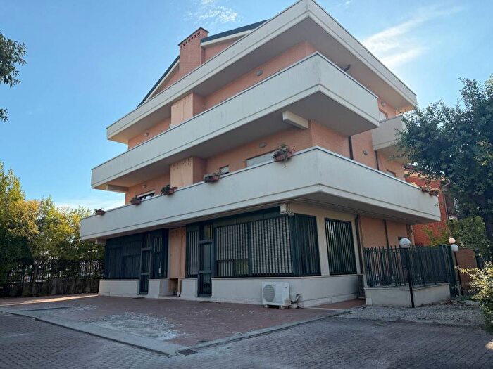 Appartamento quadrilocale in vendita in Via Pazzano, Morena, Roma