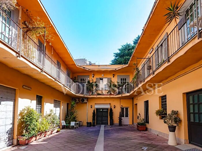 Appartamento con 7 locali in vendita in Via Appia Nuova, Roma
