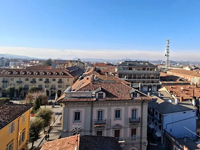 Appartamento quadrilocale in vendita in Via Vittorio Emanuele, Alba