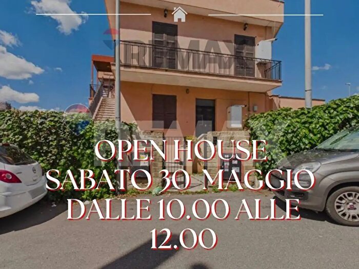 Appartamento trilocale in vendita in Via Raffaele Filamondo, Roma