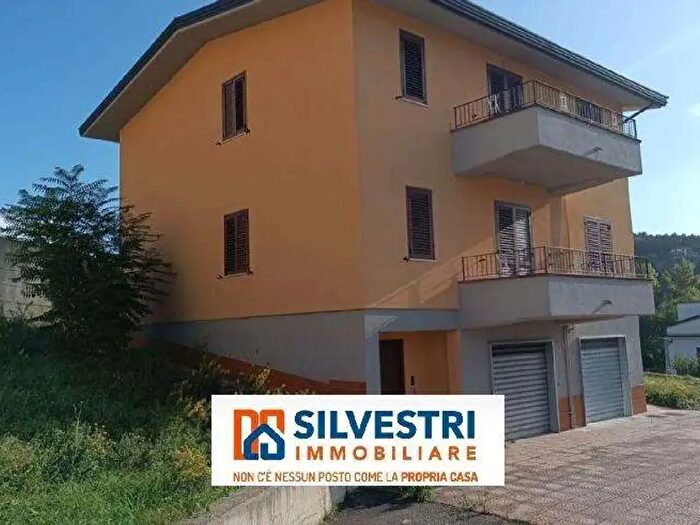 Casa con 6 locali in vendita in Via San Vito, Benevento