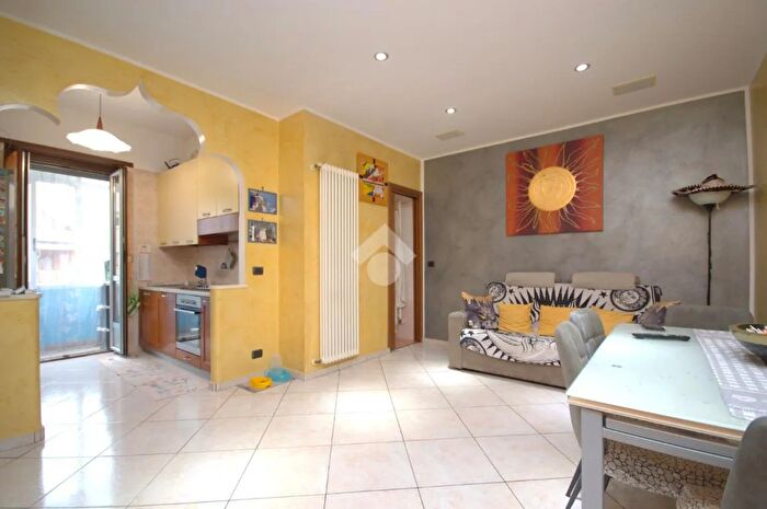 Appartamento trilocale in vendita in Via Foligno, Torino